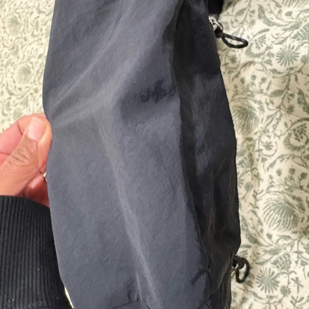 NWOT Lululemon Slouchy Sling Bag 6L - Picture 4 of 4